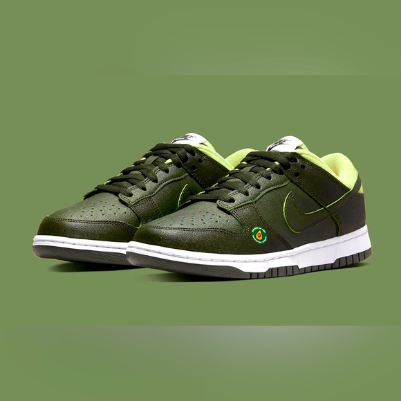 Nike Dunk Low "Avocado" sneakers size 6 (W) - Picture 1 of 3